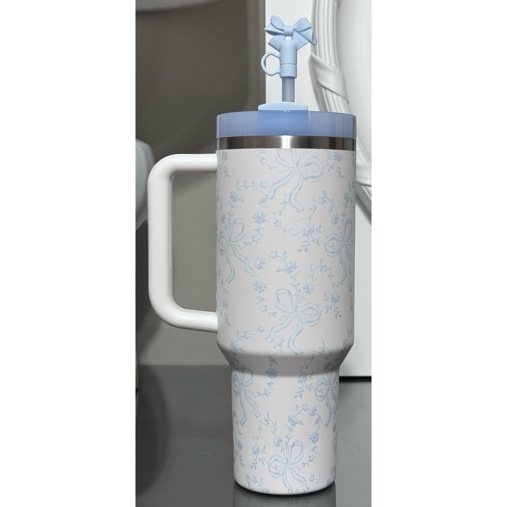 STANLEY X LOVESHACKFANCY 40OZ QUENCHER, COQUETTE BOW WINTER ICE BLUE - Picture 3 of 6